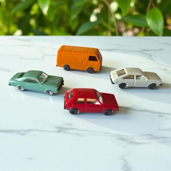 Vintage HO Scale Miniature Lot – Cars, Campers, & Handpainted Figures – Germany - Picture 7 of 10